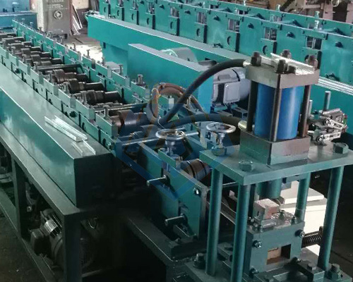 龍骨成型機