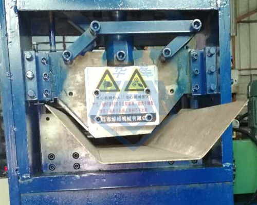 落水槽成型機