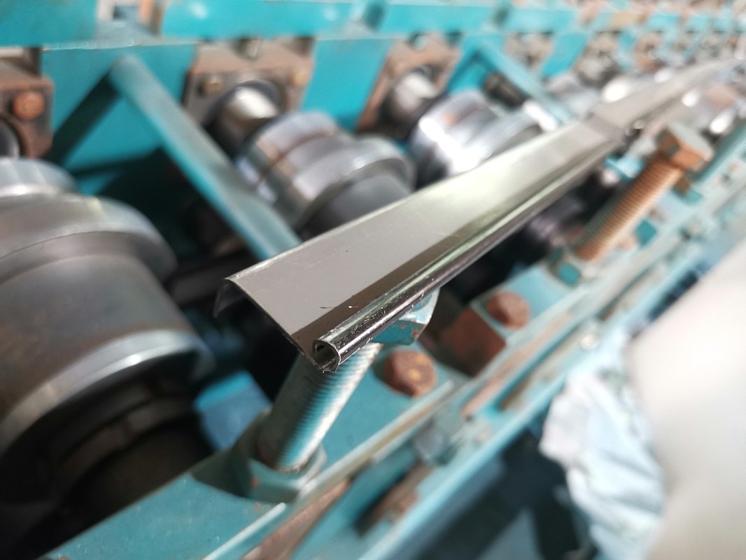 移動衣柜雜貨筐成型機(jī)